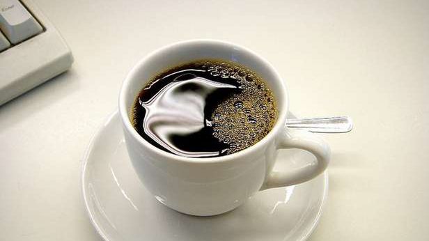 Nigdy więcej rozlanej kawy! Pomysłowy wynalazek zatrzyma napój w kubku 1