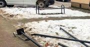 Strzelce Krajeńskie: Ukradli słupy z lecznicy. Nieśli je przez miasto