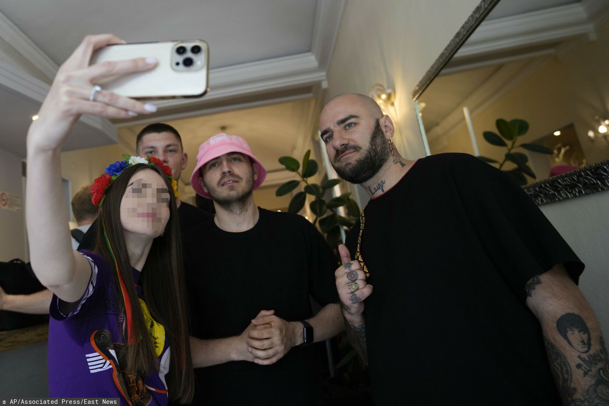 Kalush Orchestra żegnają bliskich i fanów przed powrotem do Ukrainy 