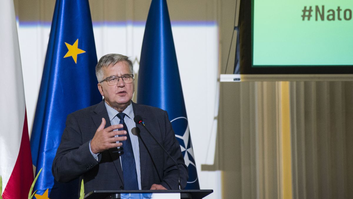 WARSAW, MAZOWIECKIE, POLAND - 2022/09/20: Former President of Poland, Bronislaw Komorowski speaks during the conference in Warsaw. The conference "Security of NATO's eastern flank - the role of Poland" was held in Warsaw on the occasion of the 25th anniversary of the start of accession negotiations between Poland and NATO.
Former Presidents of the Republic of Poland, Aleksander Kwasniewski and Bronislaw Komorowski, invited opposition leaders and experts in security and defense policy to a joint debate. Among the participants of the meeting were: the chairman of the Civic Platform (Platforma Obywatelska), Donald Tusk, the deputy speaker of the Sejm and the co-chairman of the New Left (Nowa Lewica) Wlodzimierz Czarzasty, and the US ambassador to Poland, Mark Brzezinski. (Photo by Attila Husejnow/SOPA Images/LightRocket via Getty Images)
