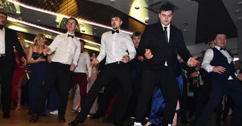 Malbork: Studniówka Technikum nr 3. Młodzież spędziła tę wyjątkową noc nad Wisłą