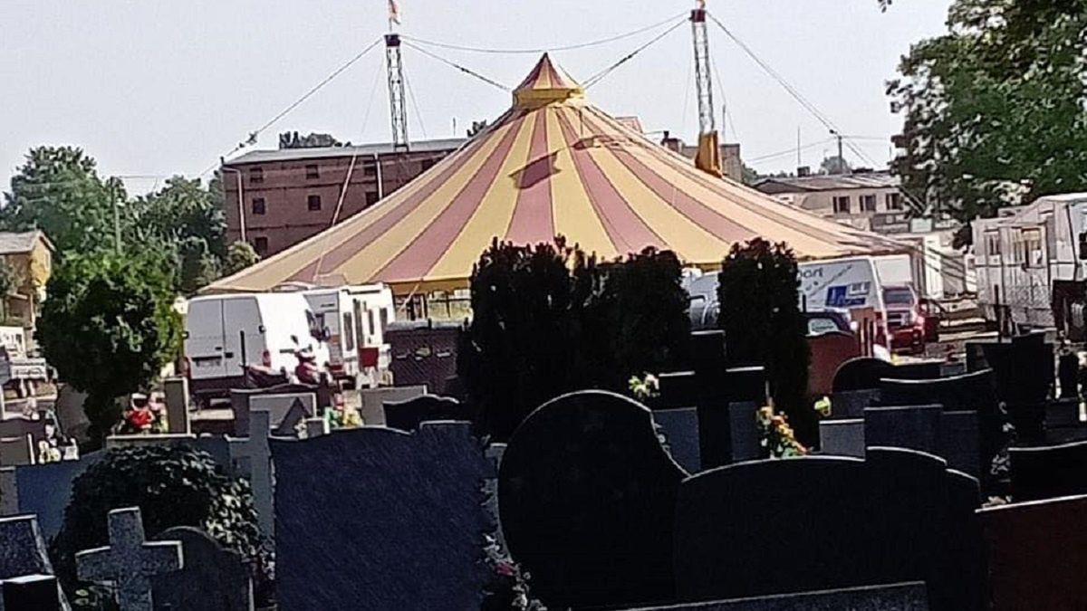 Cyrk obok cmentarza. Mieszkańcy oburzeni