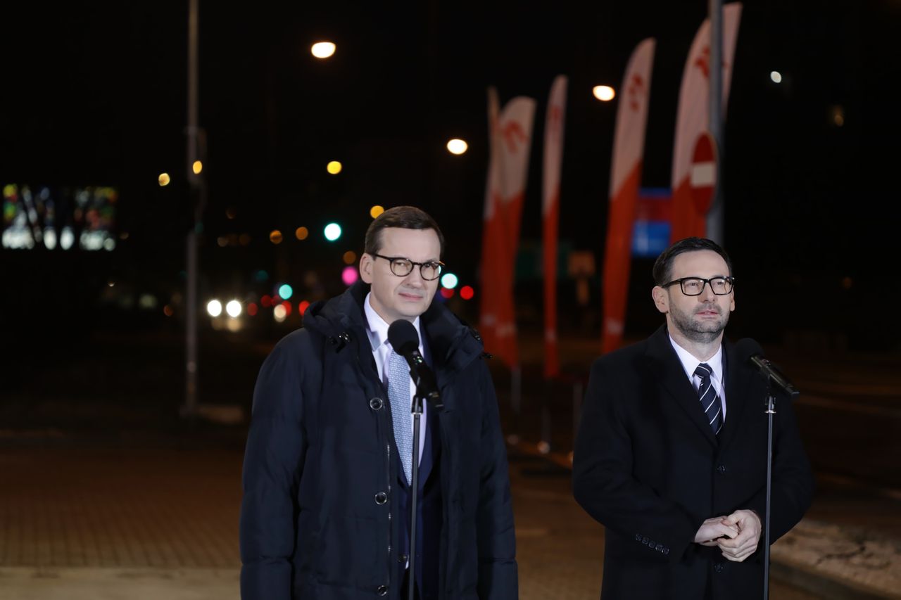 Ceny paliw szybują. Zandberg: to test dla premiera, kto rządzi w Polsce