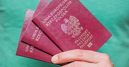 Mały symbol na paszporcie zmienia wszystko. Wiesz, co oznacza?