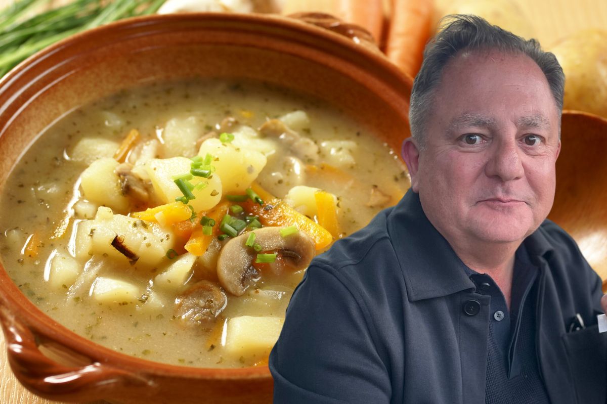 Zamiast gulaszowej Robert Makłowicz gotuje zupę wiedeńską. Dodaje grzyby i ziemniaki