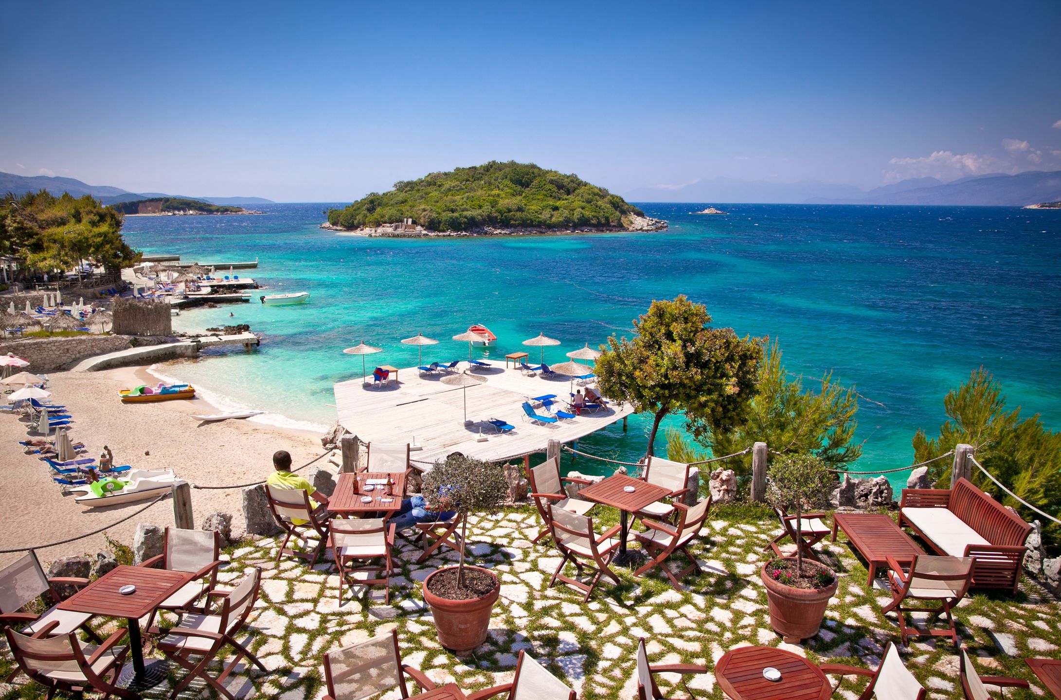 Ksamil zachwyca kolorem wody