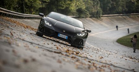 Pielgrzymka do świątyni prędkości. Wjechałem Lamborghini Huracánem Evo Spyder na owal Autodromu Monza