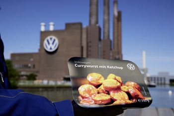 Volkswagen wchodzi w sprzedaż kiełbasy. Tak, ten Volkswagen