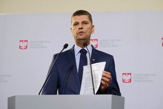 Piontkowski: Planujemy rozpoczęcie roku szkolnego 1 IX z zajęciami stacjonarnymi