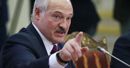 Łukaszenka balansuje na linii. "Liczy na to, że era Putina się skończy"