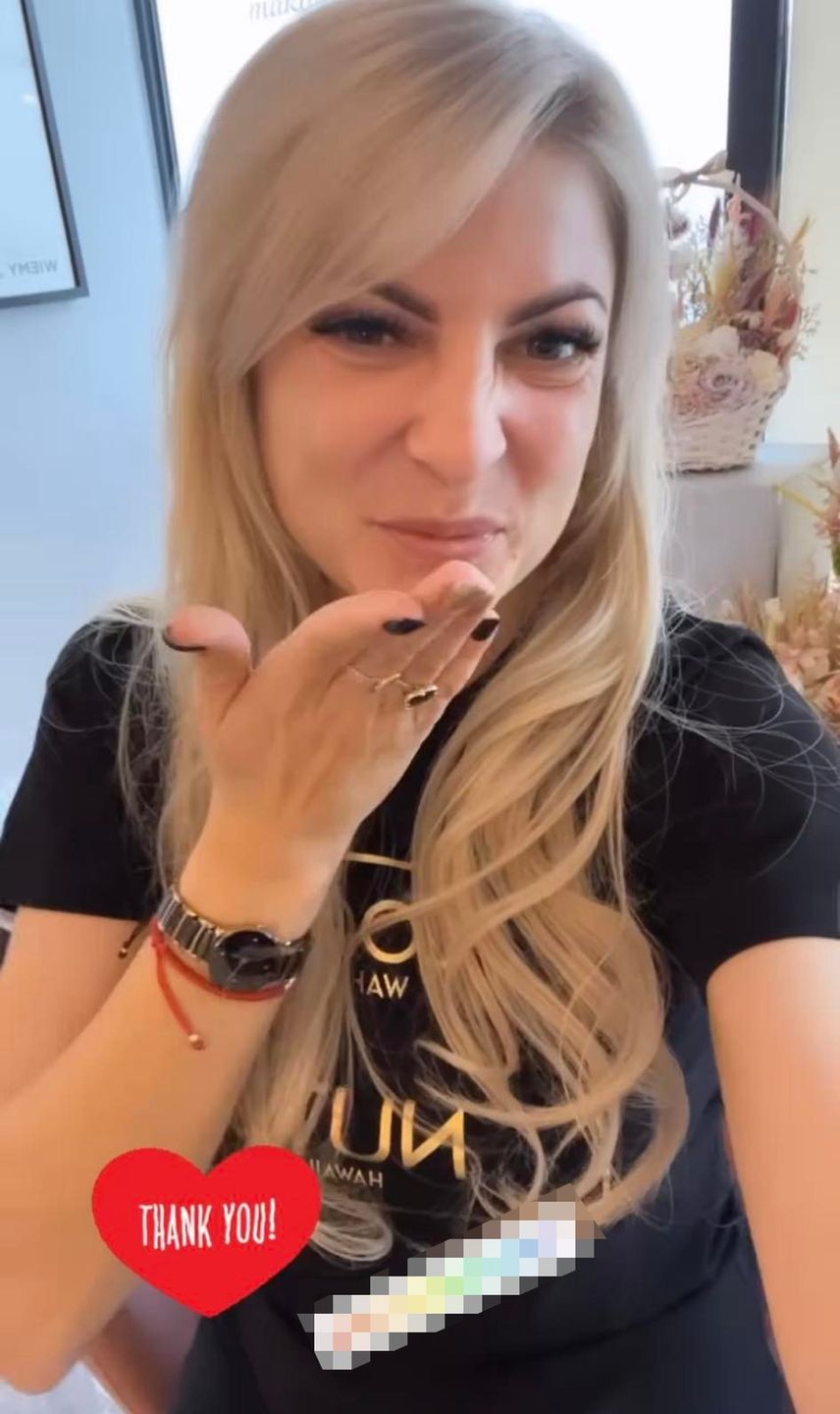 Magdalena Narożna robi sobie doczepy