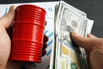 Ropa drożeje po kolejnych starciach USA-Iran. "Balansuje między dwoma ryzykami"