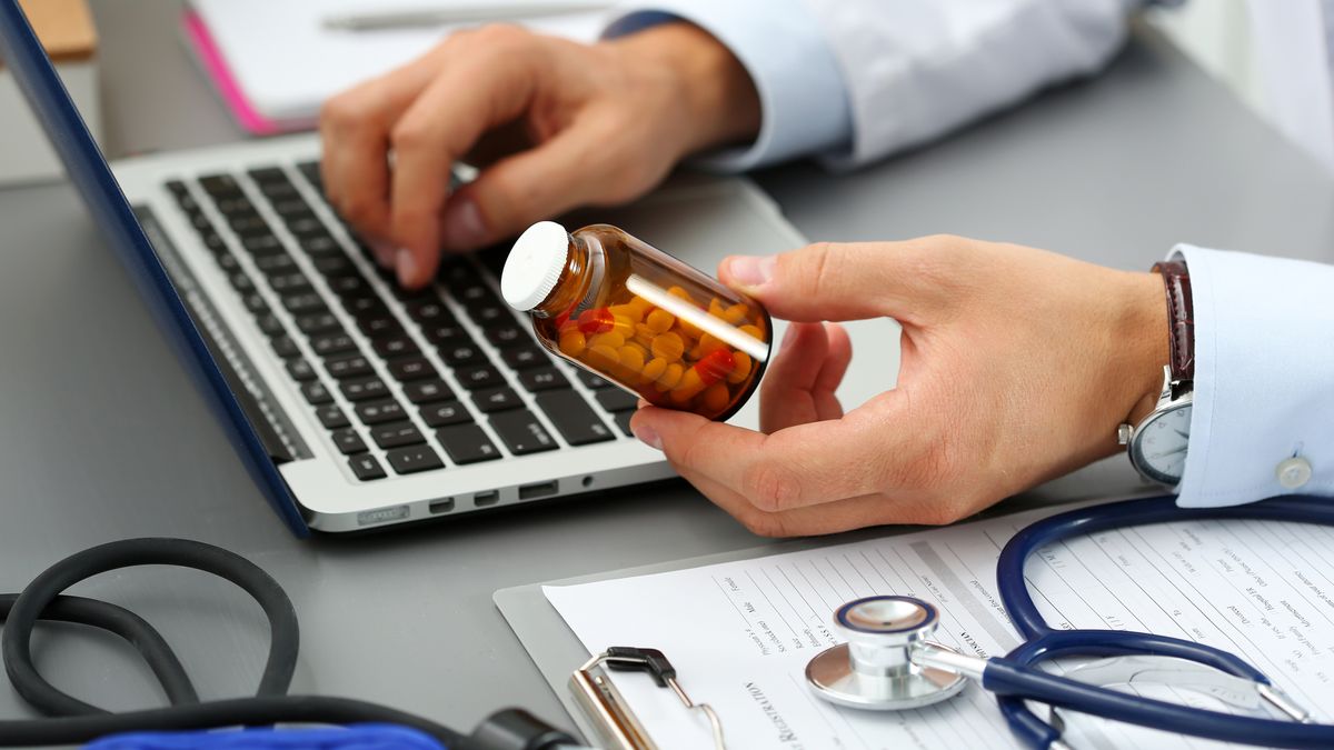 ZUS sprawdzi lekarzy, którzy wystawiają zwolnienia od pracy na zlecenie