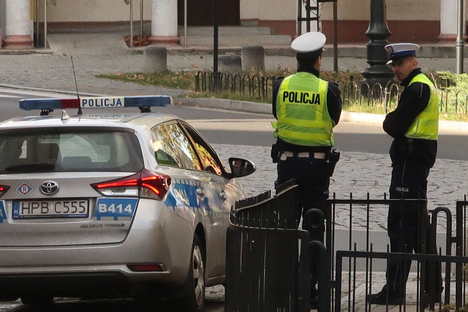 Ciało czekało na odbiór przez kilka godzin. Pilnowała go policja