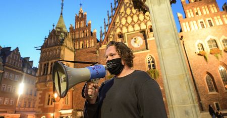 Franek Broda zabiera głos. Siostrzeniec premiera o adopcji dzieci przez homoseksualistów