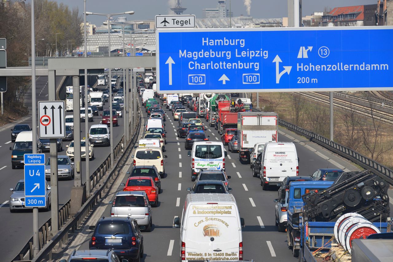 Skutkiem obniżenia dozwolonej prędkości na niemieckich autostradach byłby spadek emisji CO2. Poparcie Zielonych gwarantowane.