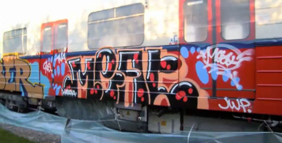 Pomalowali metro sprayami i umieścili film w sieci [WIDEO]