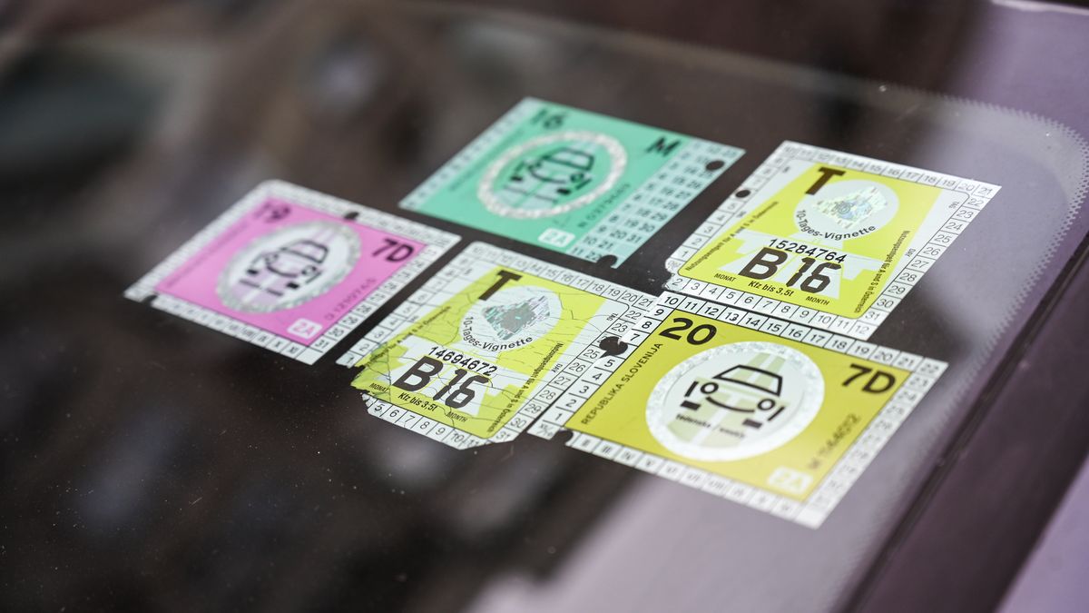 Jak usunąć naklejkę z szyby?