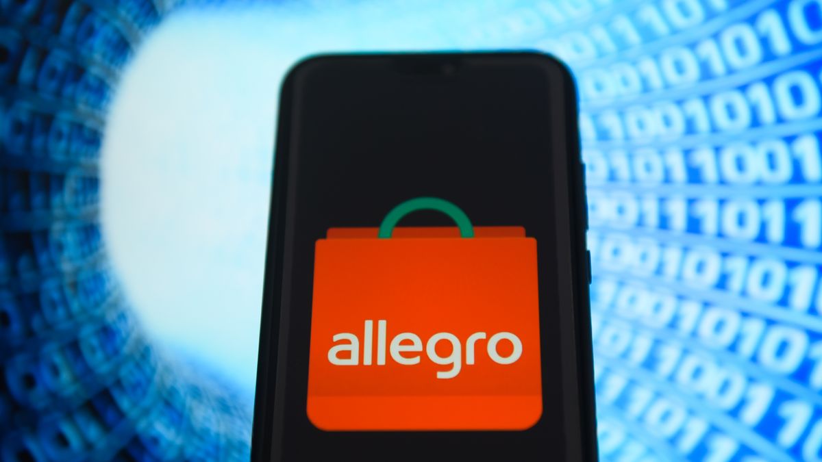 Allegro pozwala usunąć zapisaną kartę płatniczą (Getty Images)