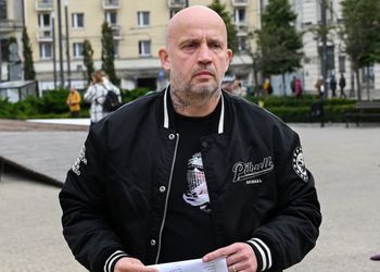 Peja pod Trybunałem Konstytucyjnym. Pokazał zdjęcie z gorącej nocy
