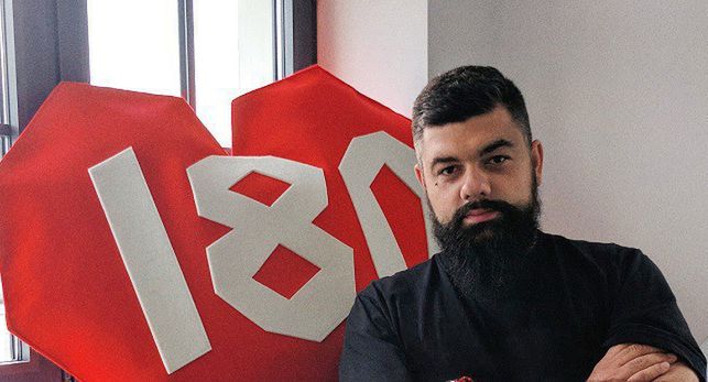 Mateusz Wisznicki senior graphic designerem w 180heartbeats + Jung v Matt