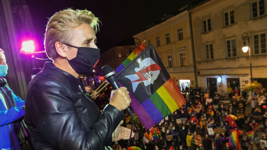 Burza w sieci. TK uzasadnia wyrok ws. aborcji. "Warte tyle, co rolka papieru"