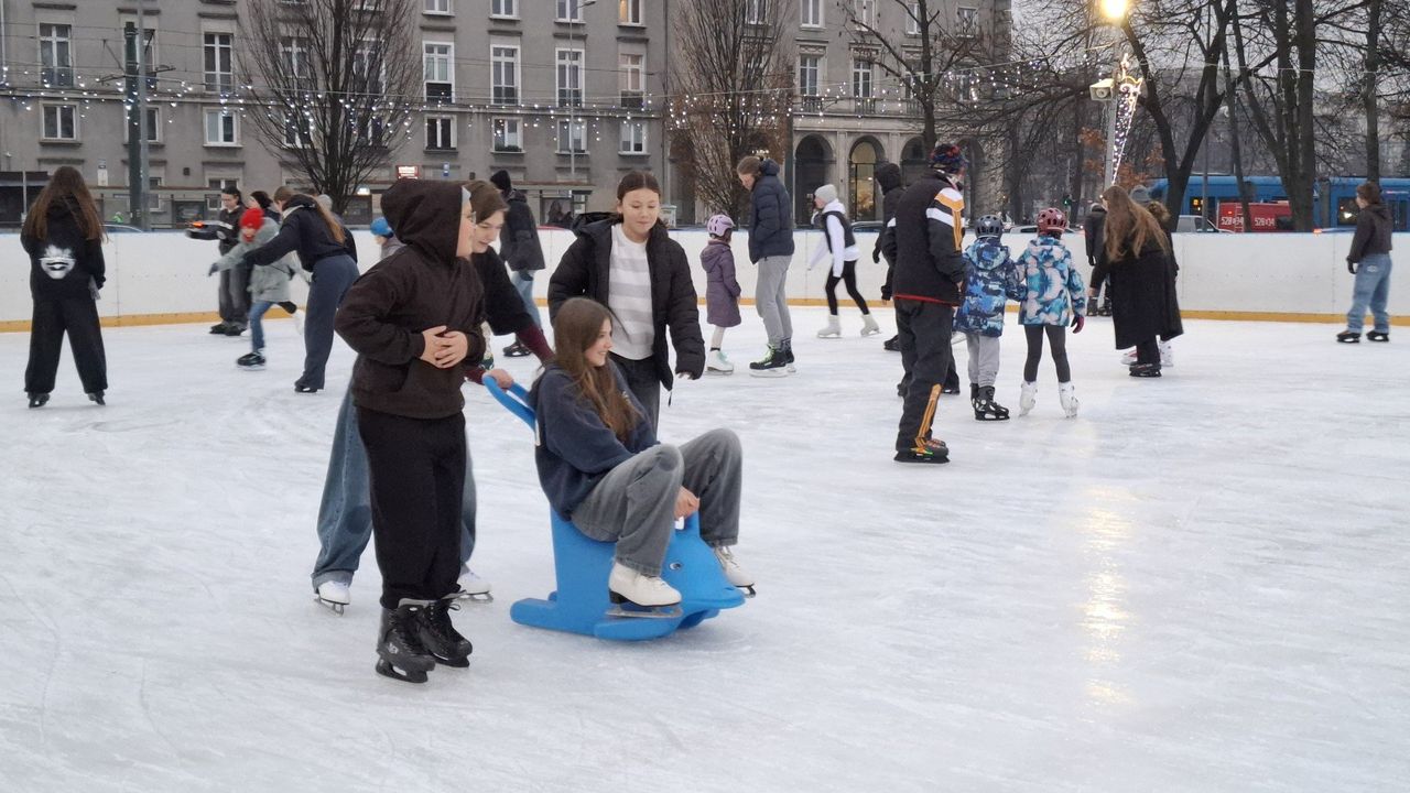 Kraków: Lodowisko pod NCK już otwarte. Można pojeździć za darmo