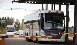 Masowo przewożą Rosjan. Nowe obostrzenia wjazdowe są "dziurawe"