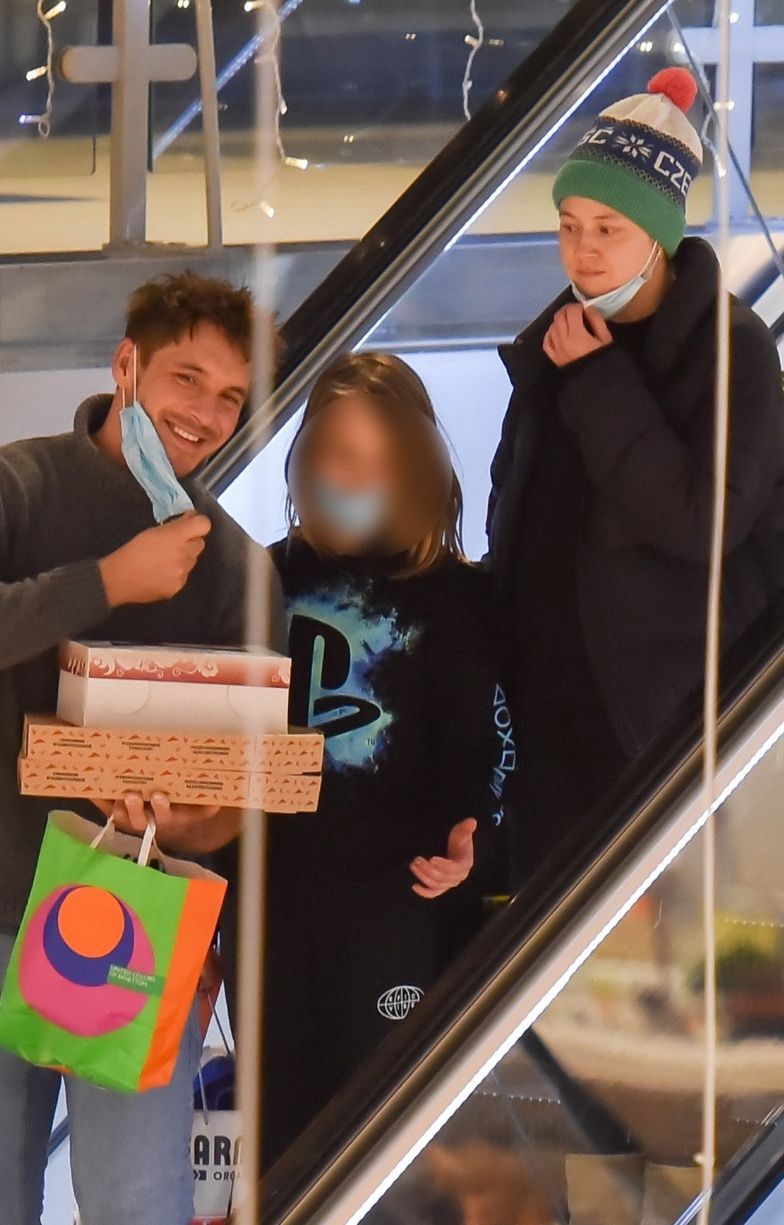 Mikołaj Roznerski i Marta Juras uczcili urodziny syna wypadem do galerii