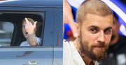 Justin Bieber pozdrowił paparazzi środkowym palcem. Milutko? (FOTO)