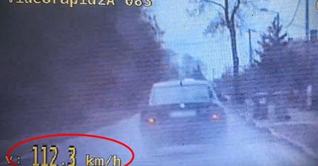 Brak słów na tego kierowcę. Grozi mu aż 30 tys. zł kary!