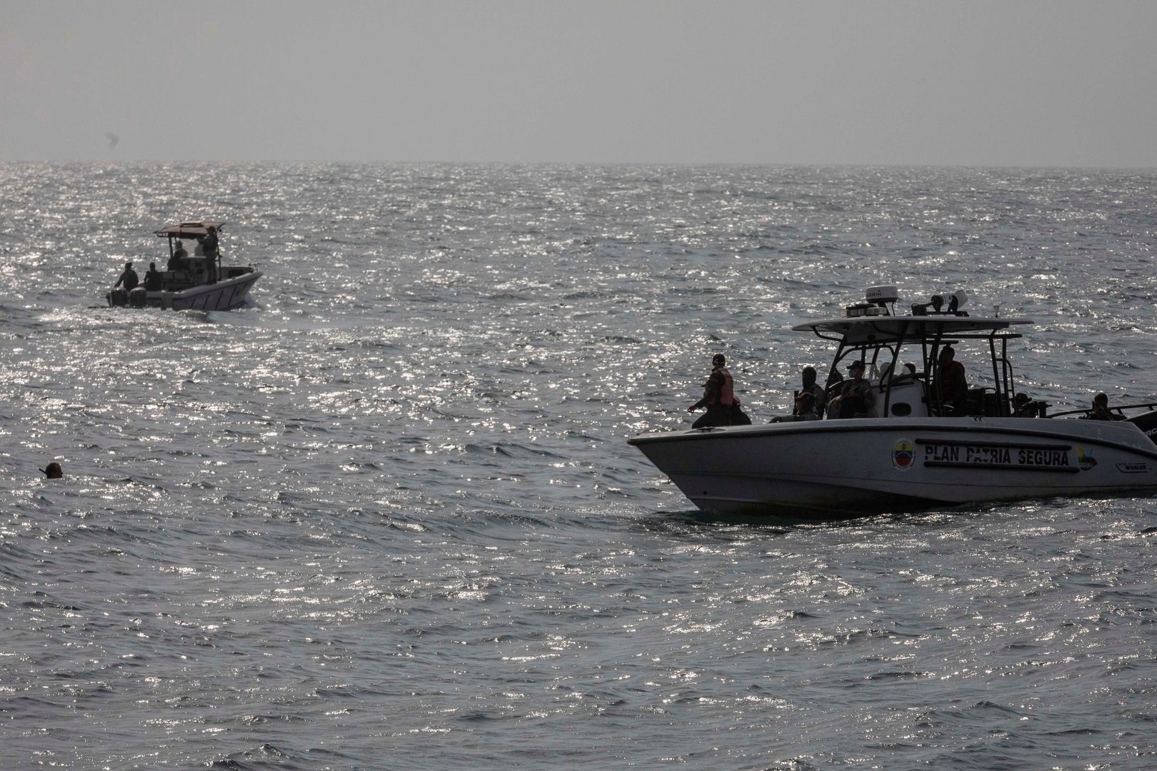 La Guaria. Członkowie wenezuelskiej straży przybrzeżnej poszukują członków domniemanego desantu na ich teren