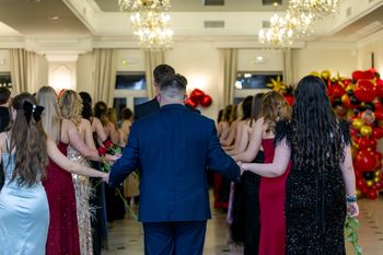 Takich nauczycieli nie zapraszają na studniówkę. "Trudno się dziwić"