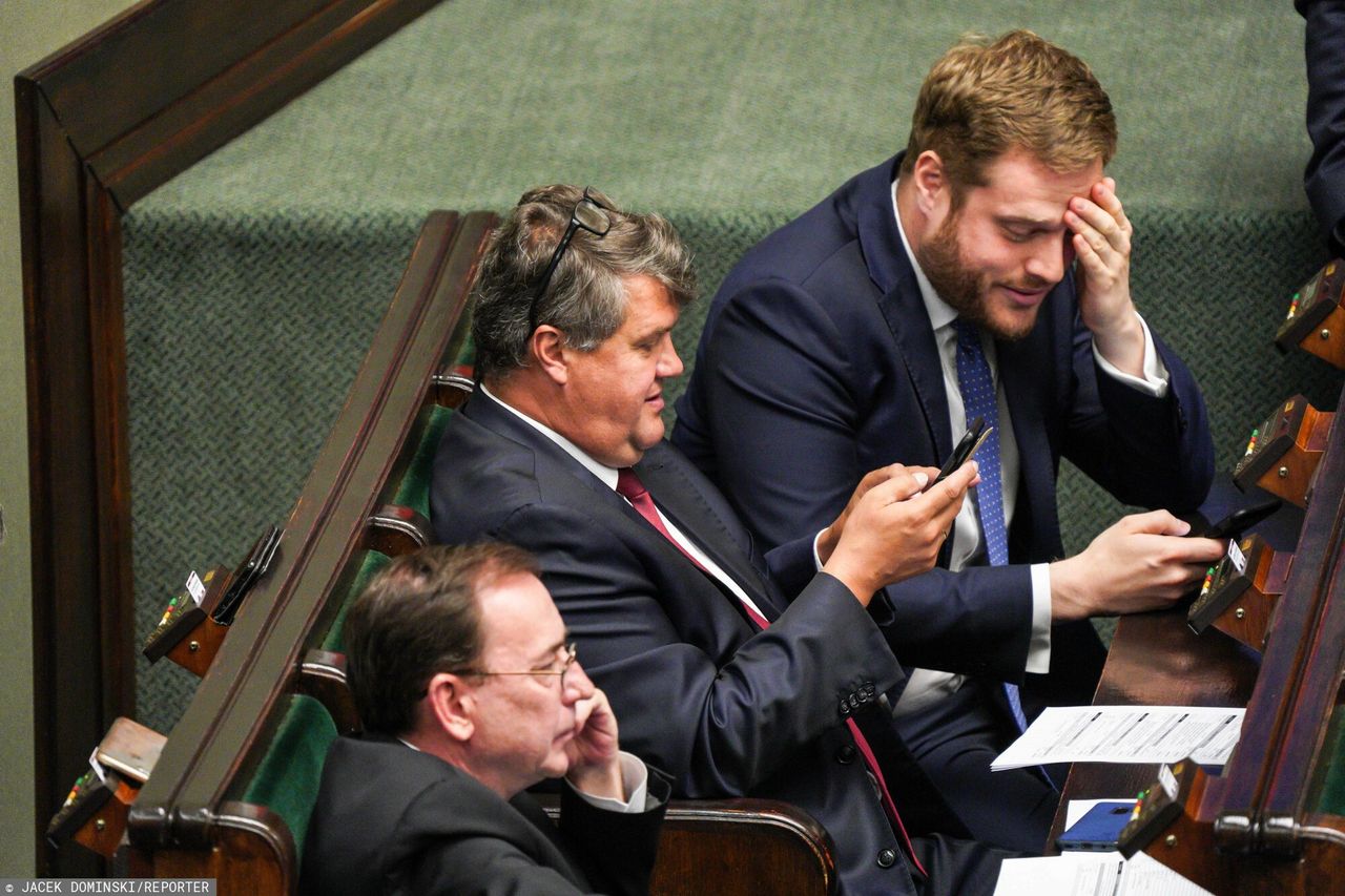 Rząd chce, byś miał te aplikacje w swoim smartfonie. Czy tego chcesz, czy nie