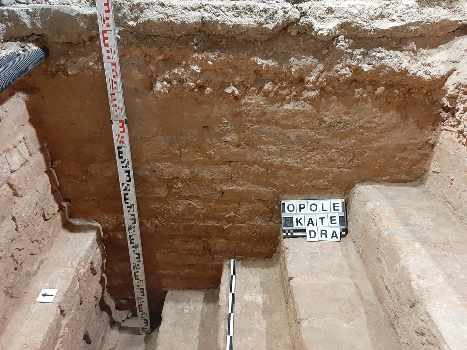 Prace badawcze w opolskiej katedrze