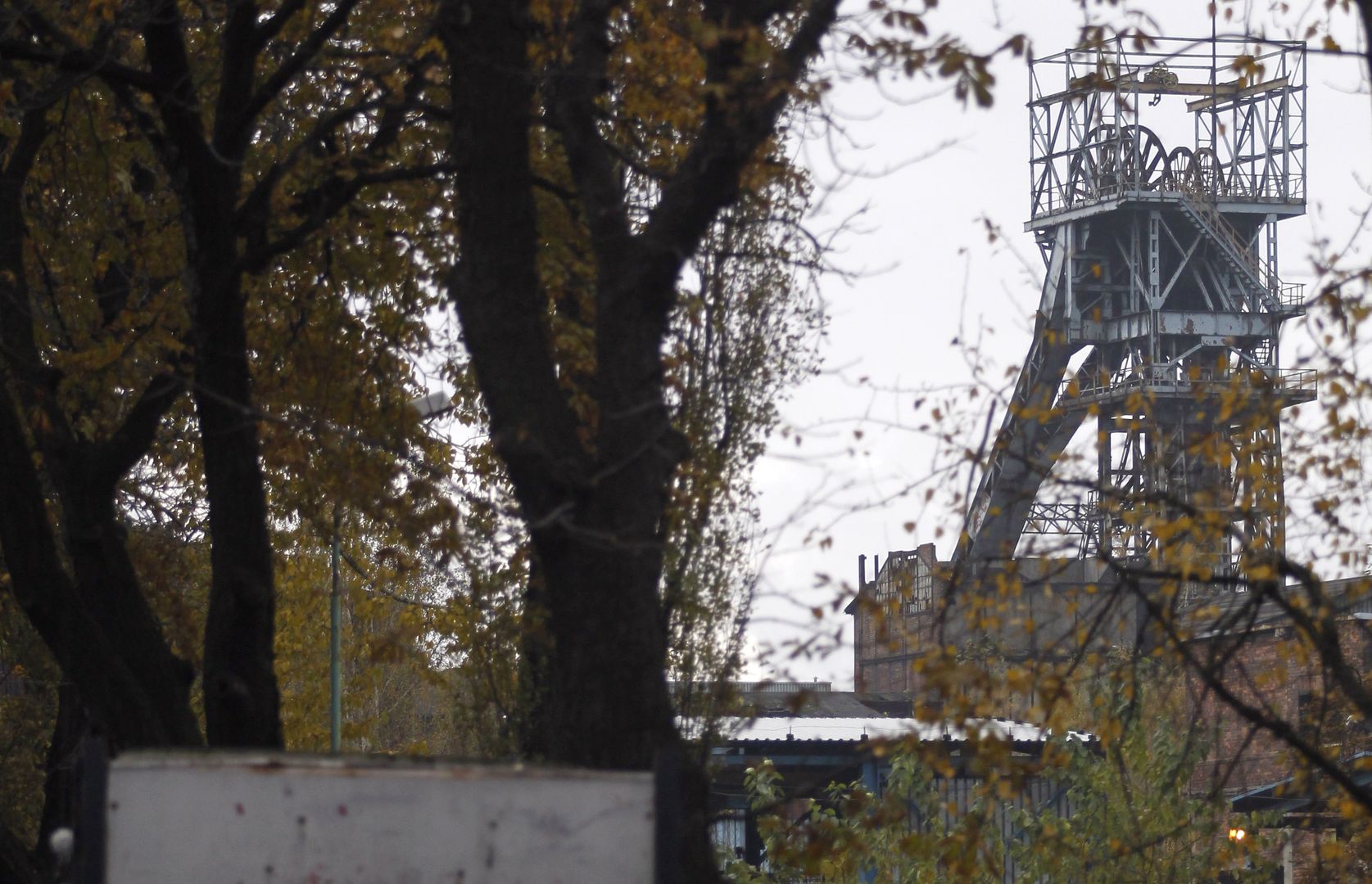 Górnik zasypany w kopalni Knurów-Szczygłowice. Trwa akcja ratownicza