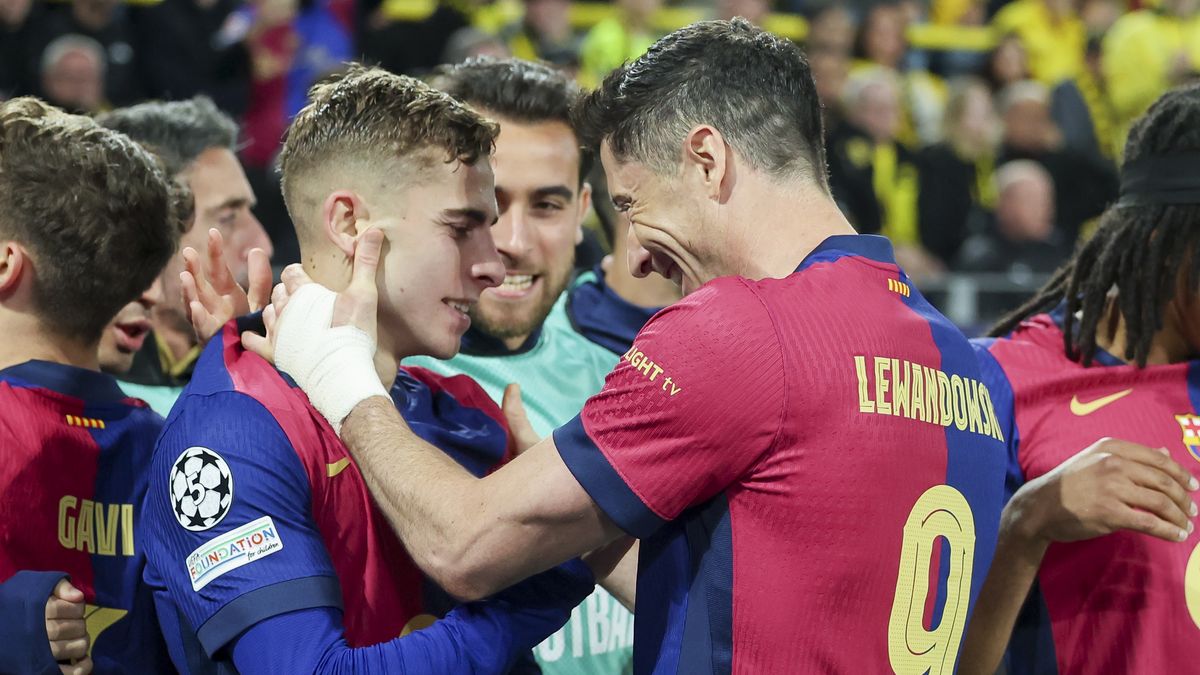 Borussia Dortmund v FC Barcelona - UEFA Champions League 2024/25 Quarter Final Second Leg
Dortmund, Germany - April 15: Fermin Lopez of FC Barcelona and Robert Lewandowski of FC Barcelona cheer during the UEFA Champions League 2024/25 Quarter Final Second Leg match between Borussia Dortmund and FC Barcelona at BVB Stadion Dortmund on April 15, 2025 in Dortmund, Germany. (Photo by Marco Steinbrenner/DeFodi Images/DeFodi via Getty Images)
DeFodi Images
cheer, deutschland, deu, fussball