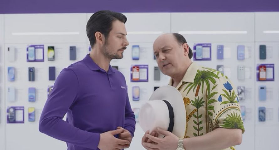 Adam Woronowicz w nowej odsłonie kampanii reklamowej Play