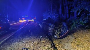 Poważne utrudnienia na DW560. Zderzenie czterech pojazdów w Jaźwinach, droga całkowicie zablokowana!