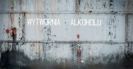 Fabryka alkoholu upada po blisko 80 latach. Kolejne zwolnienia grupowe w Polsce