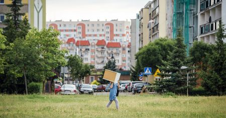 Dramat młodych. "Bogaty Janusz ma 20 kawalerek. Patologia"