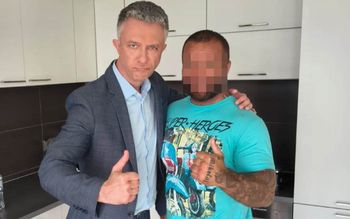 Znany aktor obok "Cyca". "Nie wiem, jak się tam znalazł". My już wiemy