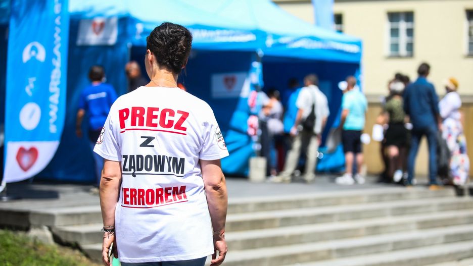 Fala hejtu na akcję szczepień w warszawskich szkołach. Zdjęcie spod jednego z warszawskich punktów szczepień