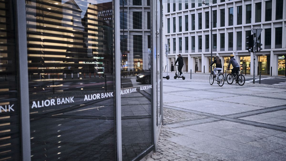 An Alior Bank SA branch in Wroclaw, Poland, on Thursday, June 9, 2022. Poland's central bank signaled no letup in its campaign to snuff out the highest inflation in almost quarter of a century after raising interest rates for the ninth consecutive month. Photographer: Bartek Sadowski/Bloomberg via Getty Images