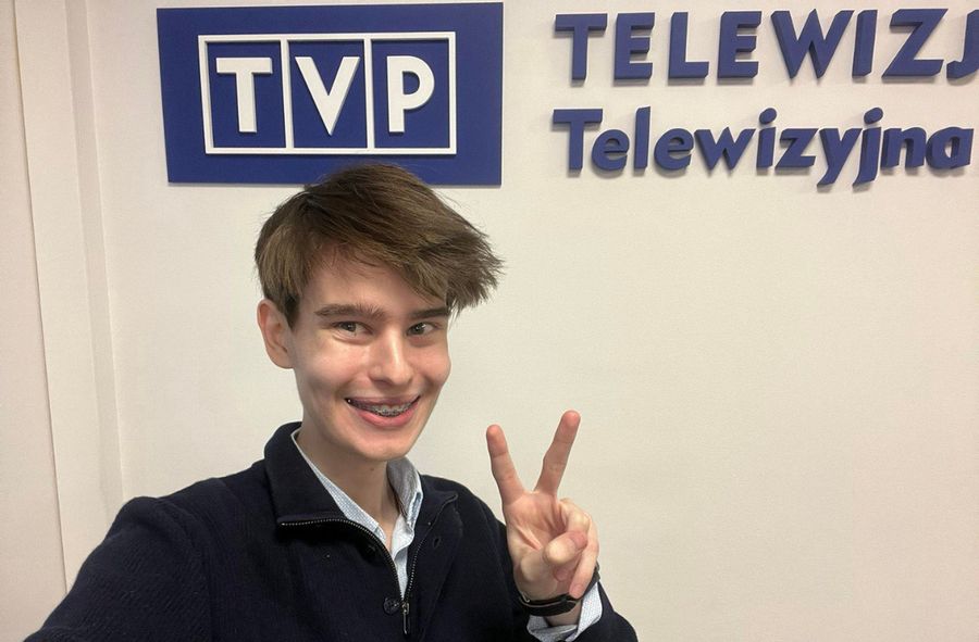 Oskar Szafarowicz zachęca do podzielenia się opłatkiem w obronie TVP