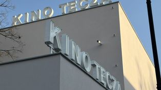 Warszawa: Kino Tęcza wraca do życia. Widać kolejne efekty remontu. Sala kinowa robi wrażenie