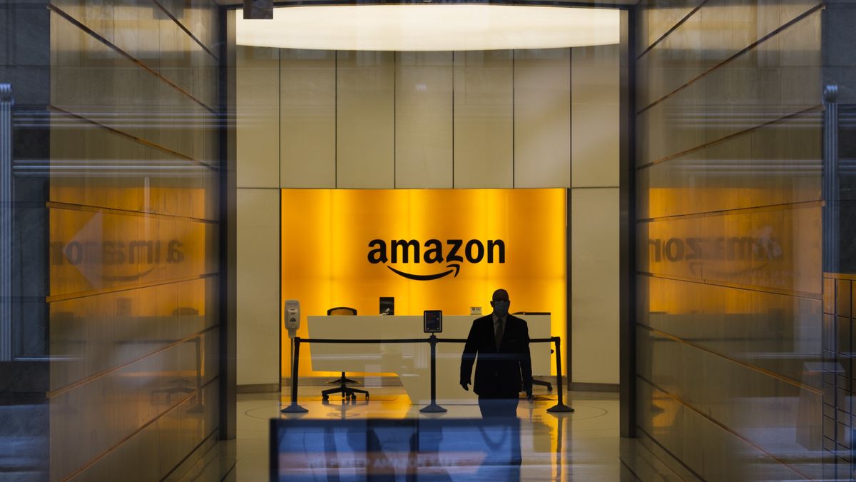 Amazon zabrał głos w sprawie tragicznego wypadku w jednym z magazynów firmy. 