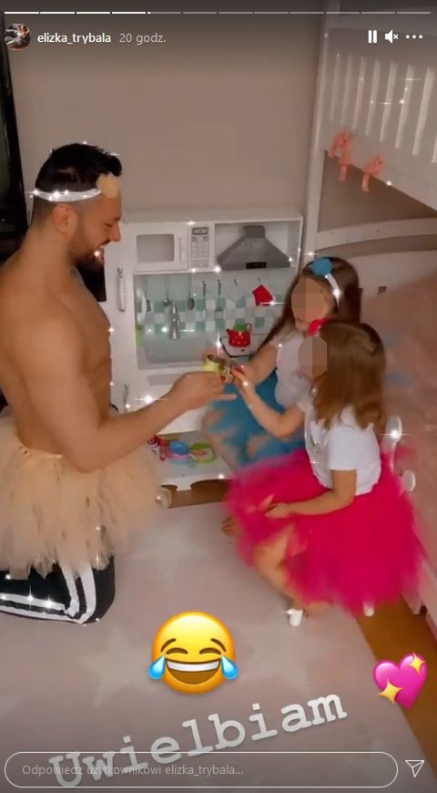 Trybson topless, w spódniczce tutu