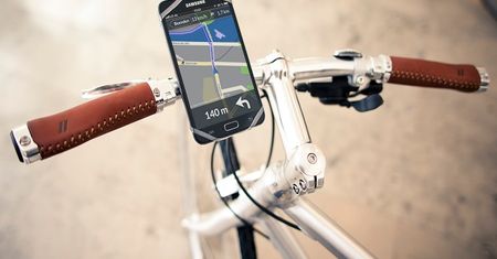 Finn - uniwersalny uchwyt dla rowerzystów. Już nigdy nie upuścisz smartfona!