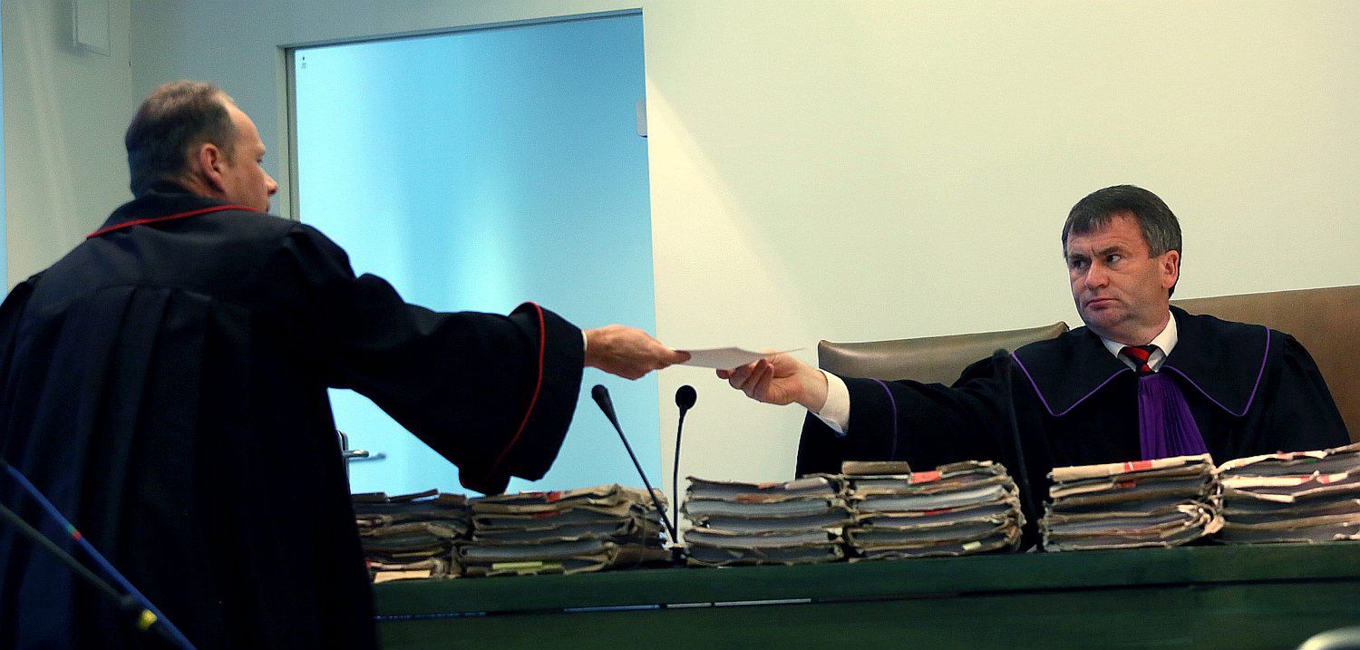 Prokurator Bogusław Czerwiński (L) i sędzia Zbigniew Kapiński (P